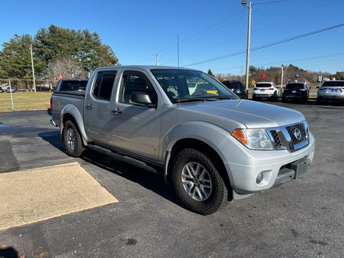 Used 2019 Nissan Frontier SV image 4