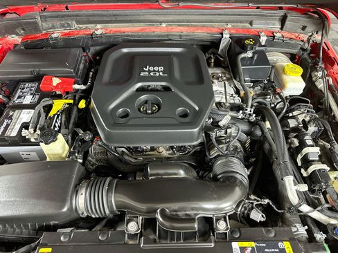 Used 2021 Jeep Wrangler Unlimited Sahara AWD/4WD image 30