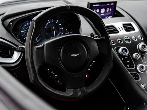 Used 2014 Aston Martin Vanquish Coupe image 35