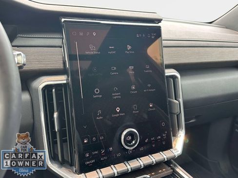 Used 2025 GMC Acadia Denali AWD/4WD image 32