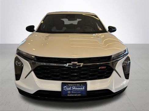 Used 2025 Chevrolet Trax RS w/ Sunroof Package FWD image 3