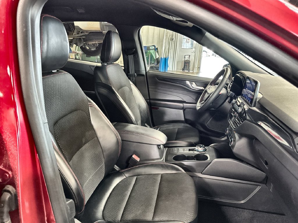 Certified 2025 Ford Escape ST-Line FWD image 30