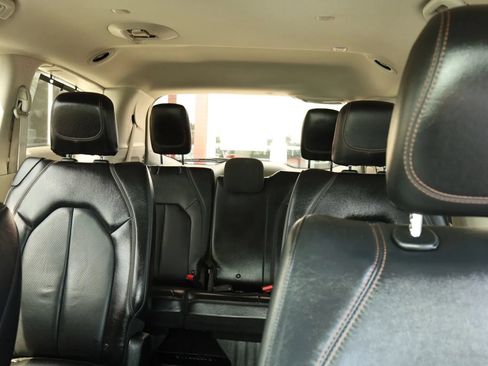 Used 2018 Chrysler Pacifica Touring-L FWD image 32