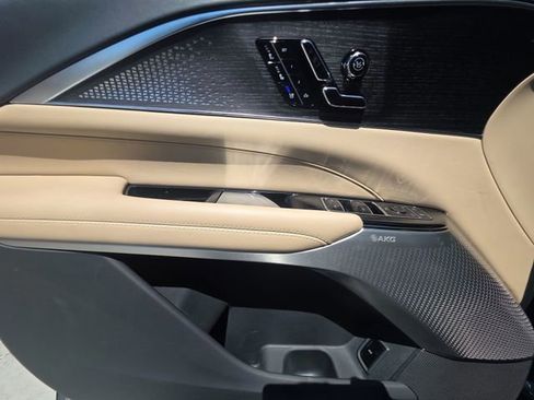 New 2025 Cadillac Lyriq Luxury w/ Nappa Leather Package RWD image 23