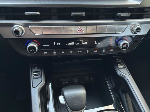 Used 2024 Kia Telluride S w/ S Sunroof Package FWD image 22