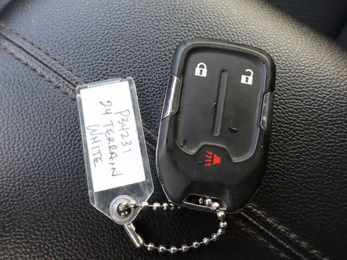 Used 2024 GMC Terrain SLE image 29