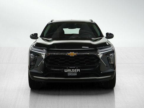 Used 2024 Chevrolet Trax LT w/ Sunroof Package image 9