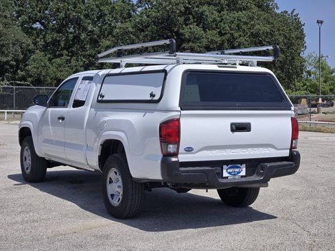 Used 2022 Toyota Tacoma SR RWD image 5