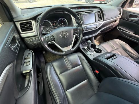 Used 2017 Toyota Highlander SE image 15