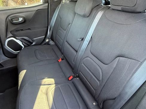 Used 2018 Jeep Renegade Latitude w/ Popular Equipment Group image 19