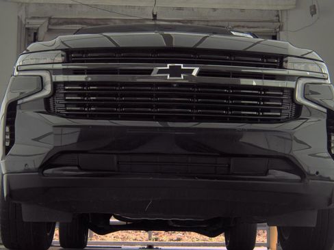 Used 2021 Chevrolet Suburban RST w/ Luxury Package RWD image 4