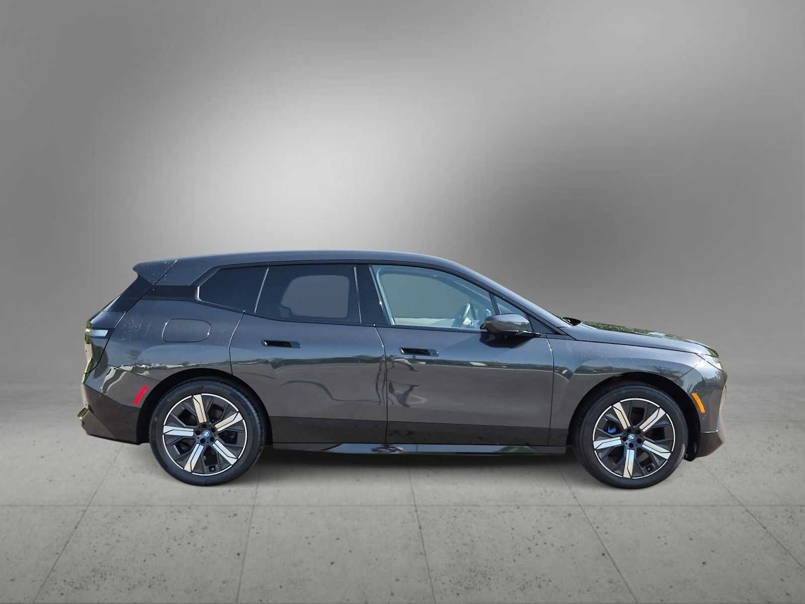 Used 2024 BMW iX xDrive50 w/ Sport Package AWD/4WD image 4
