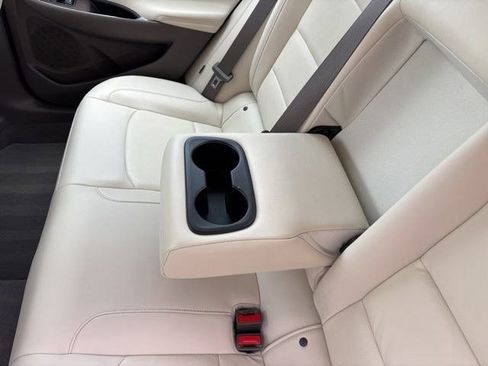 Used 2020 Chevrolet Malibu LT w/ Leather Package FWD image 33