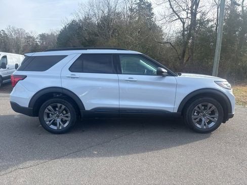 New 2026 Ford Explorer Active w/ Active Comfort Package image 2