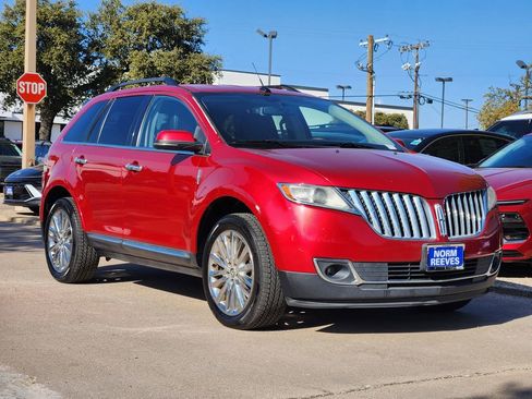 Used 2012 Lincoln MKX FWD image 3