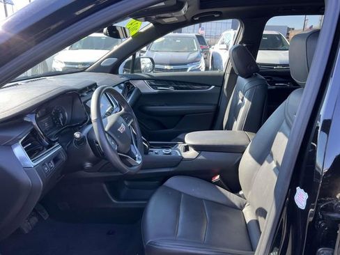 Used 2025 Cadillac XT6 Premium Luxury FWD image 16