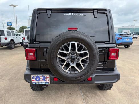 Used 2025 Jeep Wrangler Unlimited Sahara AWD/4WD image 6
