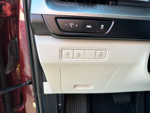 Used 2022 Kia Carnival LX FWD image 16
