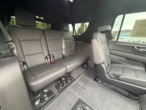 Used 2025 Chevrolet Suburban LT w/ Comfort Package AWD/4WD image 31