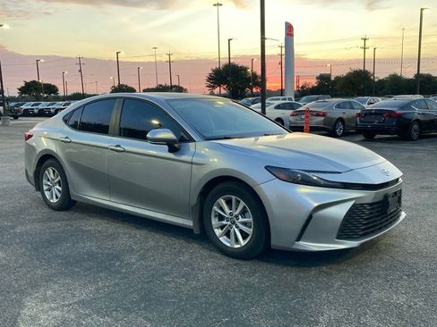 Used 2025 Toyota Camry LE w/ Convenience Package FWD image 3