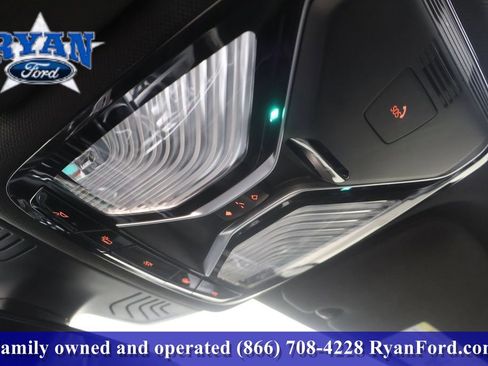 Used 2022 BMW 750i xDrive w/ Executive Package image 28