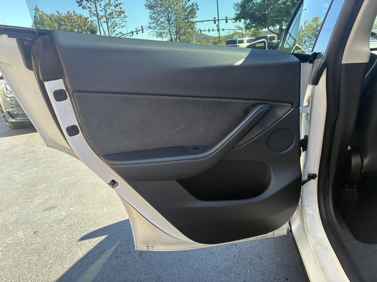 Used 2021 Tesla Model Y Long Range AWD/4WD image 16