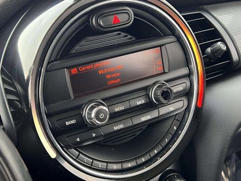 Used 2016 MINI Cooper 4-Door Hardtop image 24