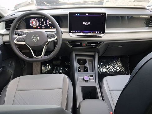 New 2026 Volkswagen Tiguan SE image 6