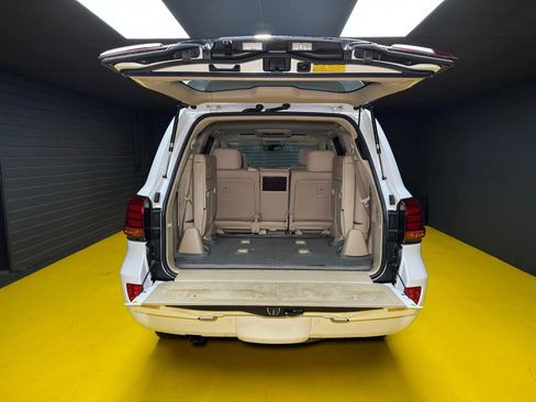 Used 2011 Lexus LX 570 4WD w/ Luxury Pkg image 11