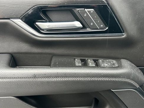 Used 2025 GMC Yukon Denali image 11