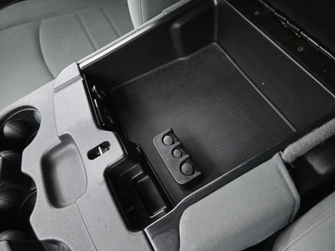 Used 2017 RAM 2500 Tradesman w/ Chrome Appearance Group image 4