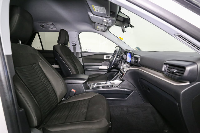 Used 2020 Ford Explorer XLT w/ Comfort Package AWD/4WD image 17