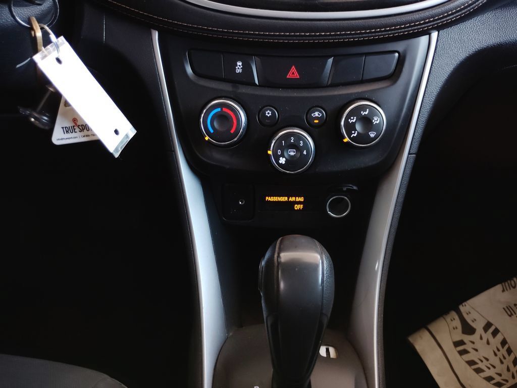 Used 2018 Chevrolet Trax LS AWD/4WD image 35