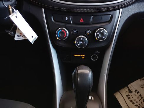 Used 2018 Chevrolet Trax LS AWD/4WD image 35