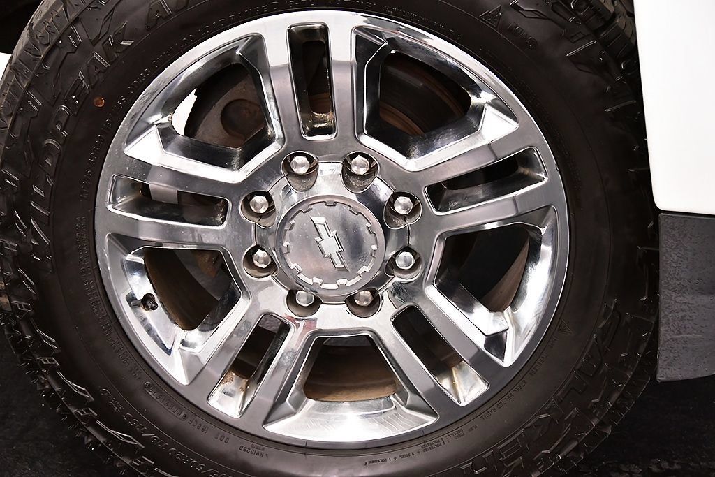 Used 2017 Chevrolet Silverado 2500 High Country w/ Duramax Plus Package AWD/4WD image 9
