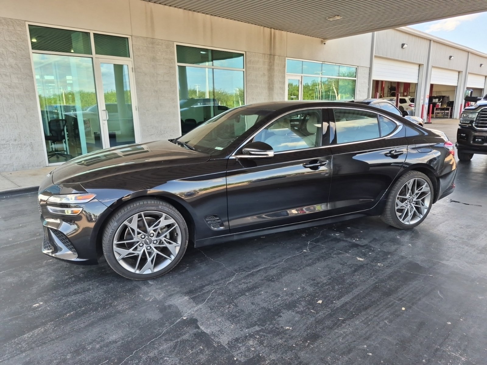 Used 2023 Genesis G70 2.0T AWD/4WD image 2