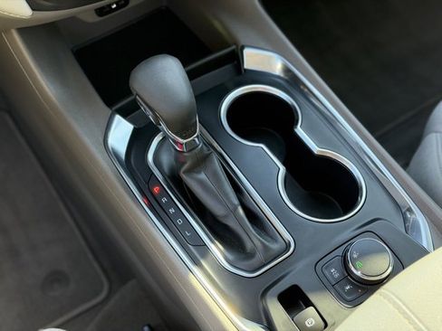 Used 2021 Chevrolet Traverse LT image 27