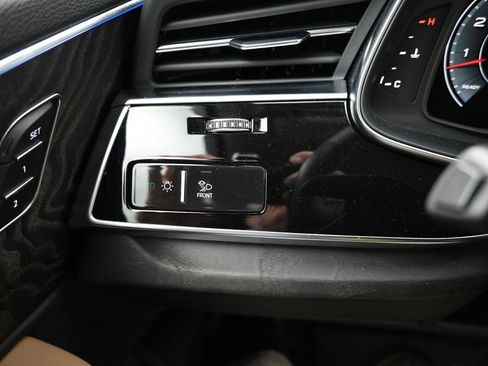 Used 2025 Audi Q7 3.0T Prestige w/ Prestige Package AWD/4WD image 19