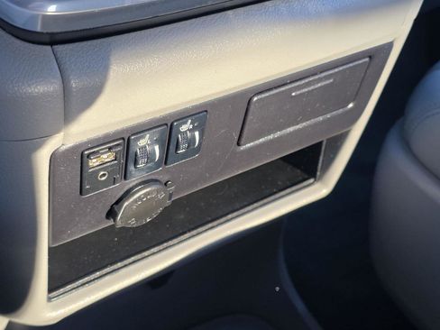 Used 2017 Toyota Sienna Limited image 25