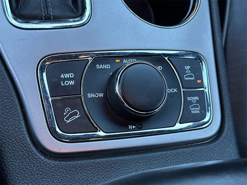 Used 2020 Jeep Grand Cherokee Overland image 36