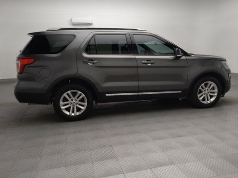 Used 2016 Ford Explorer XLT image 10