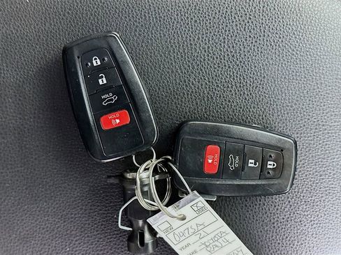 Used 2021 Toyota RAV4 XLE w/ Convenience Package AWD/4WD image 32