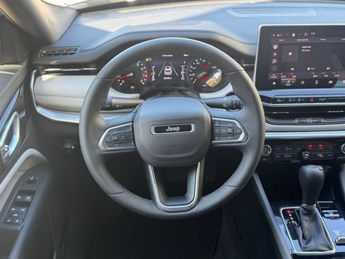 Used 2025 Jeep Compass Limited AWD/4WD image 29