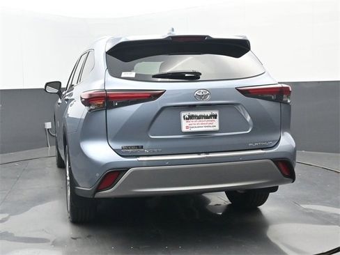 Used 2024 Toyota Highlander Platinum image 21