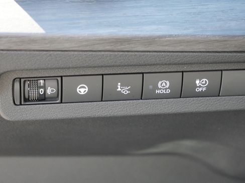 Used 2023 Nissan Ariya AWD image 21