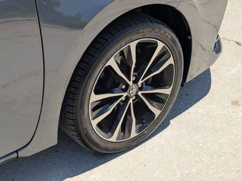 Used 2017 Toyota Corolla SE FWD image 5