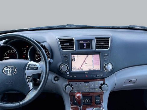 Used 2012 Toyota Highlander Limited w/ Tow Pkg FWD image 7