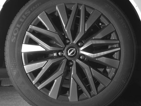 Used 2025 Nissan Altima 2.5 SV FWD image 15