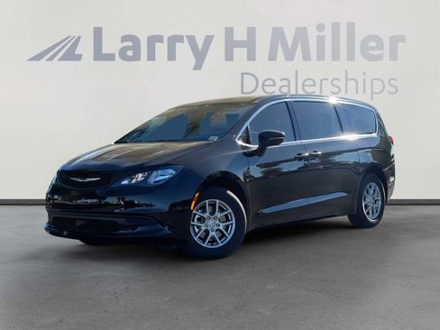 New 2026 Chrysler Voyager LX image 2