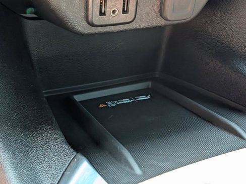 Used 2023 Chevrolet Traverse LT FWD image 18
